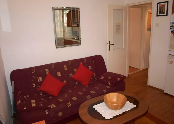 11 Διαμέρισμα *