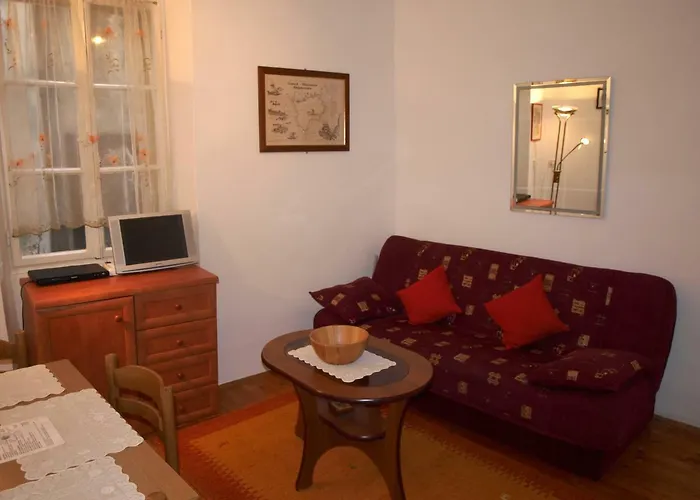 아파트 11 로비니